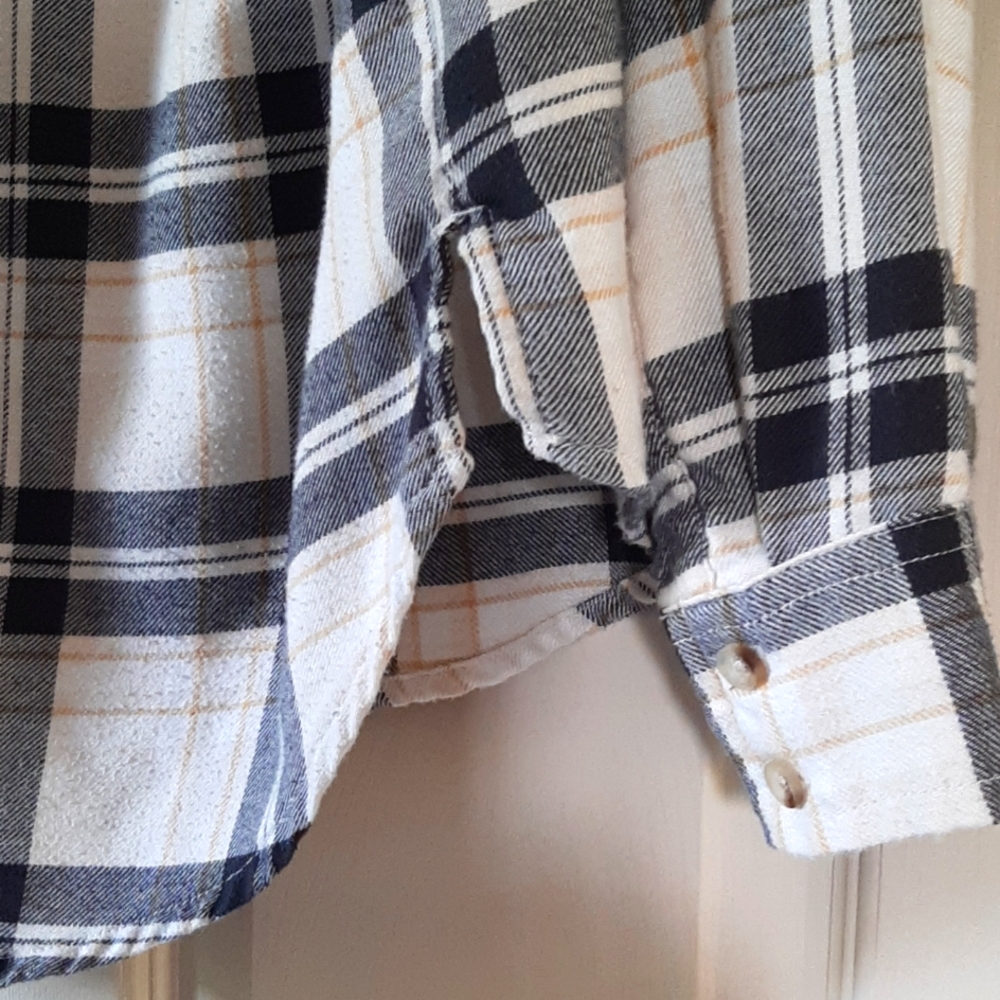 AZ. Jean Co. Blouse - Picture 6 of 7